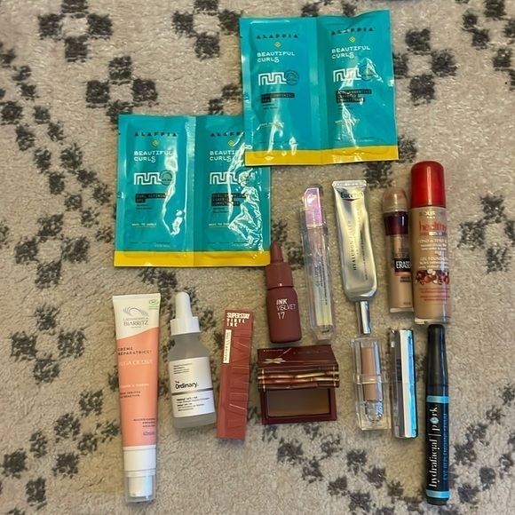 Makeup bundle - Picture 1 of 3